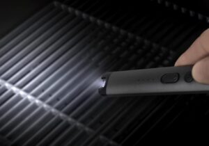 Plasmasytytin omalla logolla